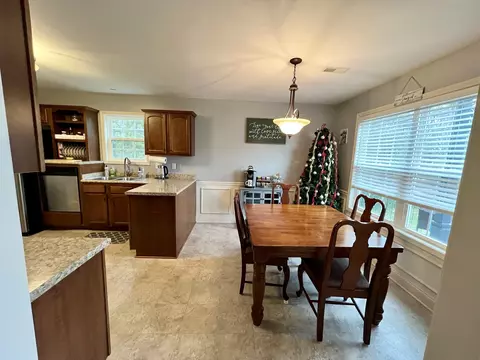 Dining - 465 Crescent Rd, Murfreesboro, TN 37128 photo 1 of 1
