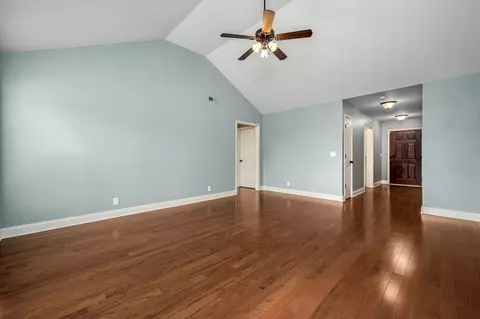 Living - 465 Crescent Rd, Murfreesboro, TN 37128 photo 3 of 4