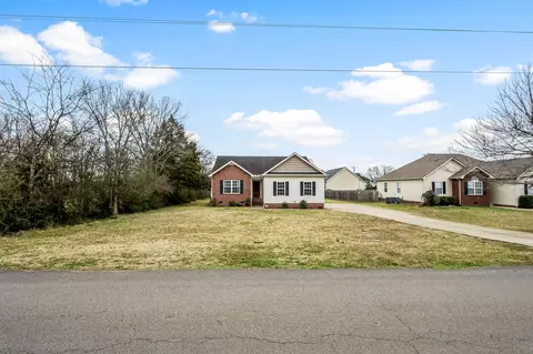 Exterior - 465 Crescent Rd, Murfreesboro, TN 37128 photo 2 of 7