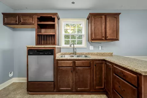 Kitchen - 465 Crescent Rd, Murfreesboro, TN 37128 photo 2 of 3