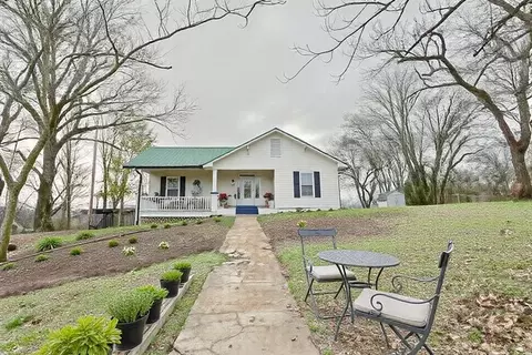 313 Spring St, Wartrace, TN 37183