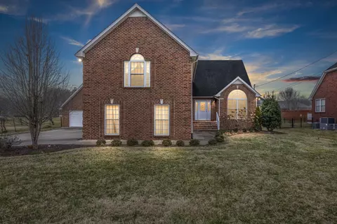 2901 Iona Dr, Smyrna, TN 37167