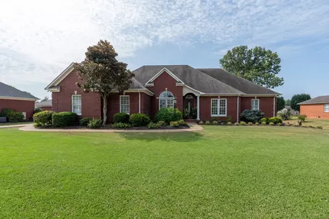 815 Douglas Dr, Lawrenceburg, TN 38464