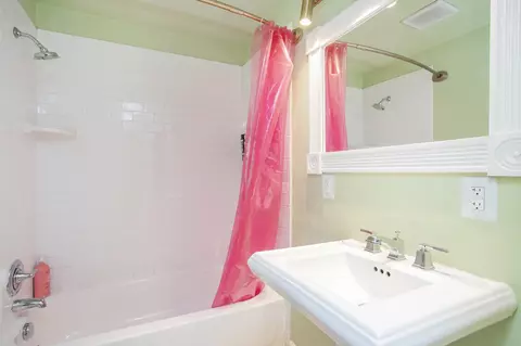 Bath - 2616 Flamingo Dr, Nashville, TN 37207 photo 1 of 1