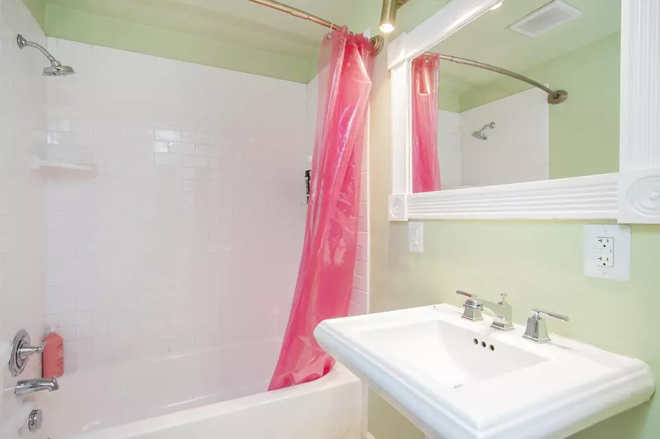 Bath - 2616 Flamingo Dr, Nashville, TN 37207 photo 1 of 1