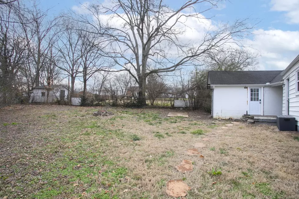 Exterior - 2616 Flamingo Dr, Nashville, TN 37207 photo 5 of 8