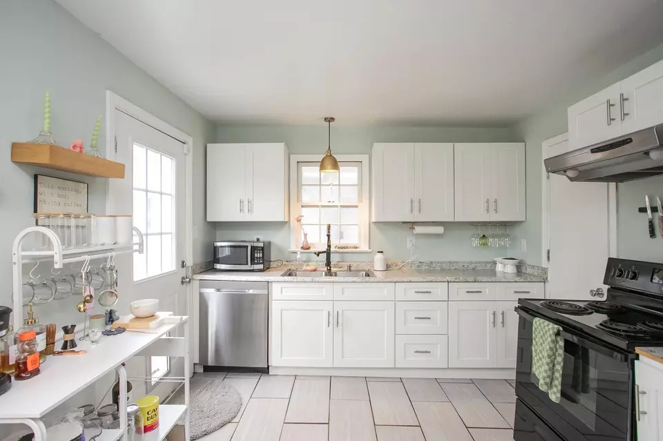 Kitchen - 2616 Flamingo Dr, Nashville, TN 37207 photo 2 of 3
