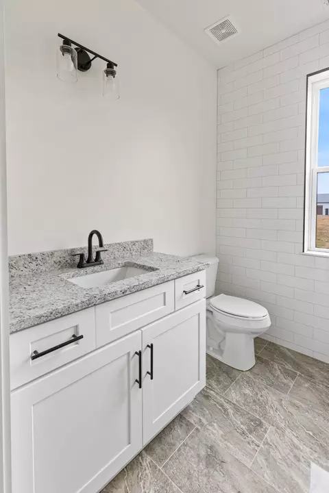 Bath - 1713 Three Island Rd, Walling, TN 38587 photo 6 of 8