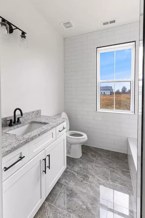 Bath - 1713 Three Island Rd, Walling, TN 38587 photo 4 of 8