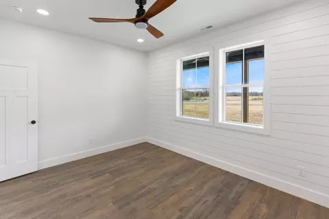 Bedroom - 1713 Three Island Rd, Walling, TN 38587 photo 3 of 3