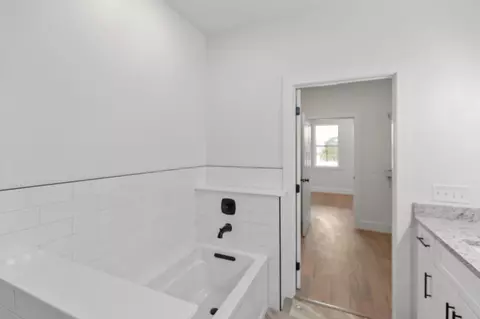 Bath - 1713 Three Island Rd, Walling, TN 38587 photo 7 of 8
