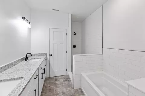 Bath - 1713 Three Island Rd, Walling, TN 38587 photo 2 of 8