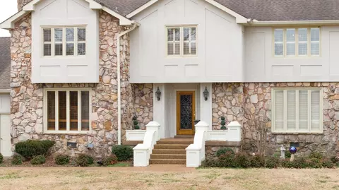 1136 Windsor Dr, Gallatin, TN 37066
