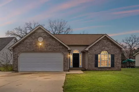 358 Clearlake Dr, La Vergne, TN 37086