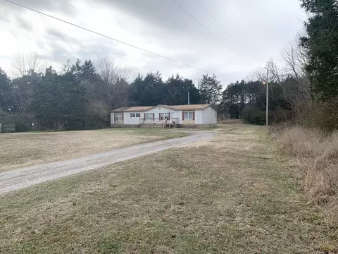 1146 NE Young Rd, Lebanon, TN 37087