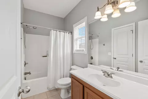 Bath - 208 Deerfield Dr, Springfield, TN 37172 photo 1 of 8