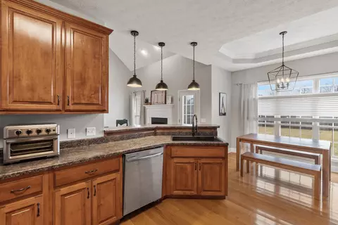 Kitchen - 208 Deerfield Dr, Springfield, TN 37172 photo 2 of 5