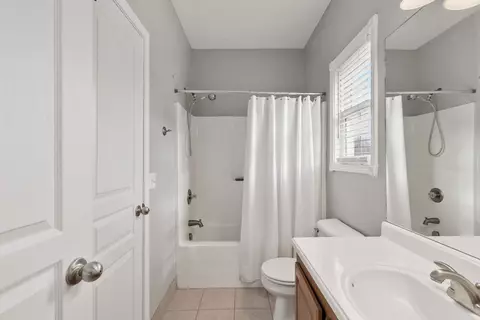 Bath - 208 Deerfield Dr, Springfield, TN 37172 photo 8 of 8