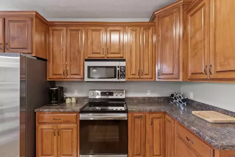 Kitchen - 208 Deerfield Dr, Springfield, TN 37172 photo 4 of 5