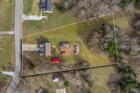 984 Hooper Rd, Charlotte, TN 37036
