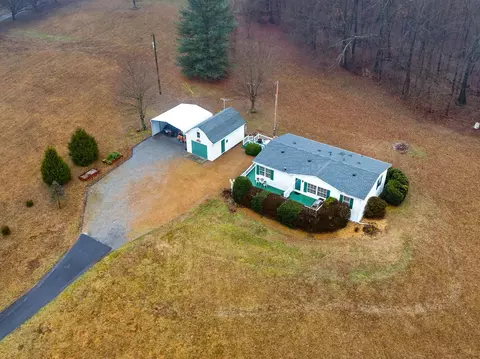 5199 Drake Rd, Cedar Hill, TN 37032