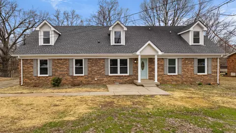 605 Fox Ridge Dr, Clarksville, TN 37042