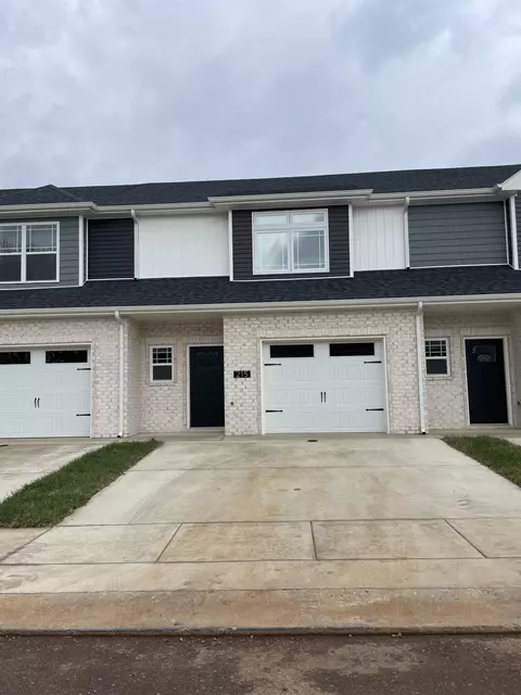 215 W Fallow Ct, Clarksville, TN 37040