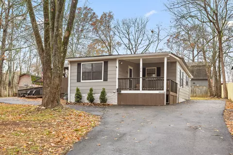 374 Red Bud Ave, Rossville, GA 30741
