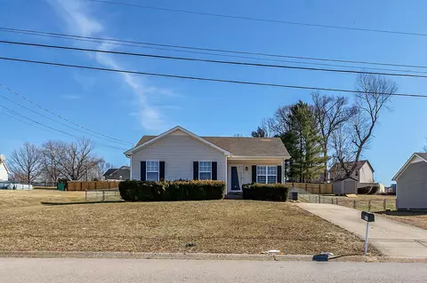 3381 Summerfield Dr, Clarksville, TN 37042