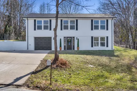 302 Grassland Dr, Clarksville, TN 37043