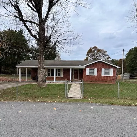 131 Circle Dr, Fayetteville, TN 37334