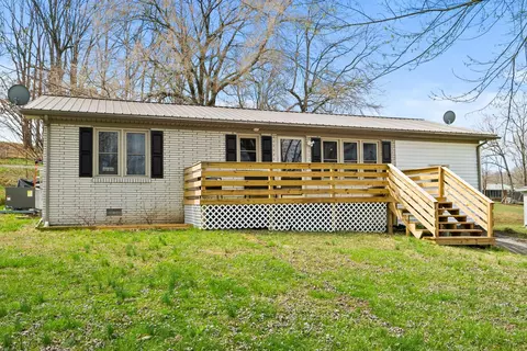 1214 N 1st St, Westmoreland, TN 37186