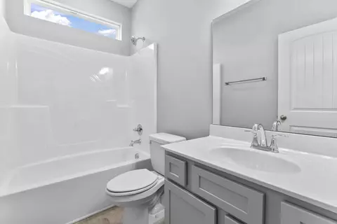Bath - 1027 Hickoryridge Dr, Murfreesboro, TN 37129 photo 1 of 3