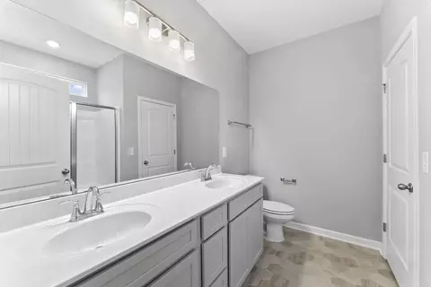 Bath - 1027 Hickoryridge Dr, Murfreesboro, TN 37129 photo 3 of 3