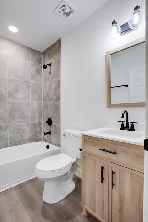 Bath - 514 Smith St, Springfield, TN 37172 photo 5 of 6