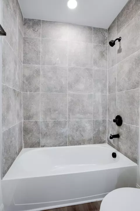 Bath - 514 Smith St, Springfield, TN 37172 photo 6 of 6