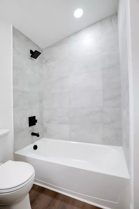 Bath - 514 Smith St, Springfield, TN 37172 photo 3 of 6