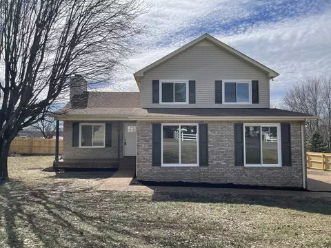 3006 West Dr, Greenbrier, TN 37073