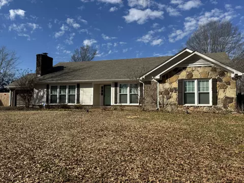 143 E Oak Hill Dr, Florence, AL 35633