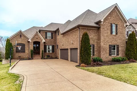 1079 Tower Hill Ln, Hendersonville, TN 37075