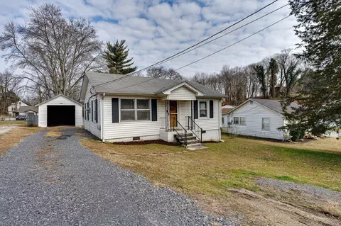 10061 Central Dr, Ooltewah, TN 37363