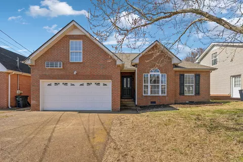 104 Clovercrest Dr, Hendersonville, TN 37075