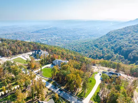 8142 Mountain Laurel Trl, Signal Mountain, TN 37377