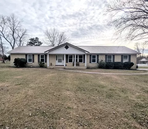 2 S Patrick Rd, Fayetteville, TN 37334
