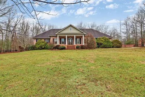 499 Laurel Cir, Crossville, TN 38555