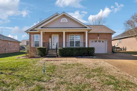 657 Community Ct, Gallatin, TN 37066