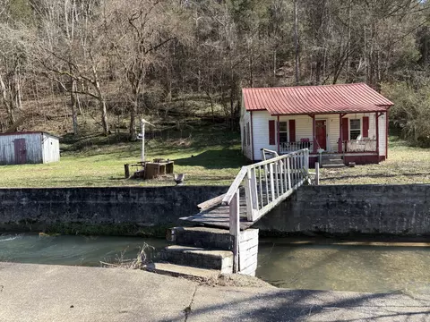 862 Pleasant Shade Hwy, Pleasant Shade, TN 37145