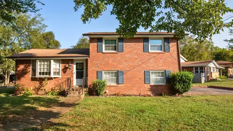 3104 Richmond Hill Dr, Nashville, TN 37207