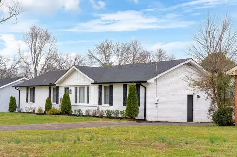 221 Wessington Pl, Hendersonville, TN 37075