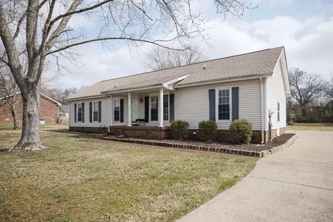 533 Hillside Ln, Gallatin, TN 37066